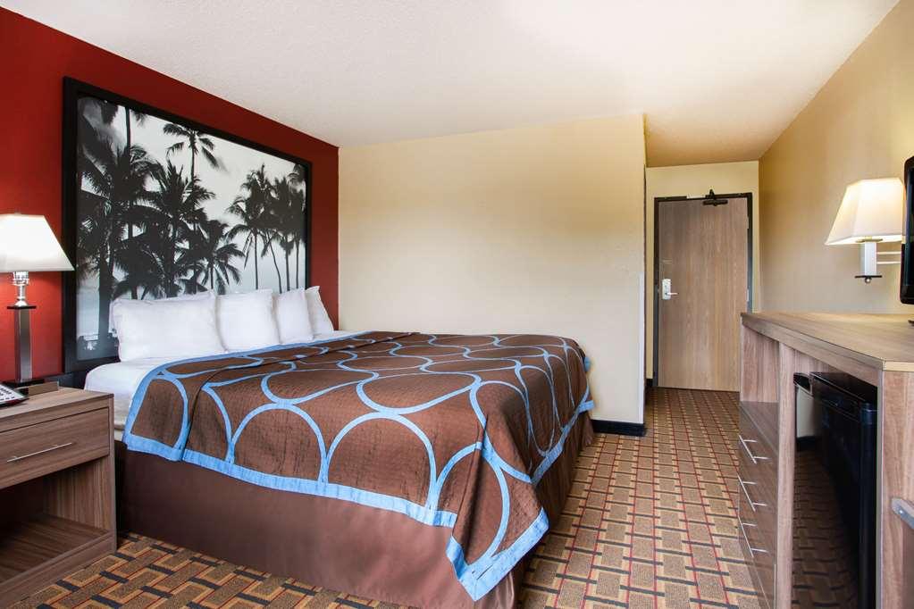 Super 8 By Wyndham Chester/richmond Area