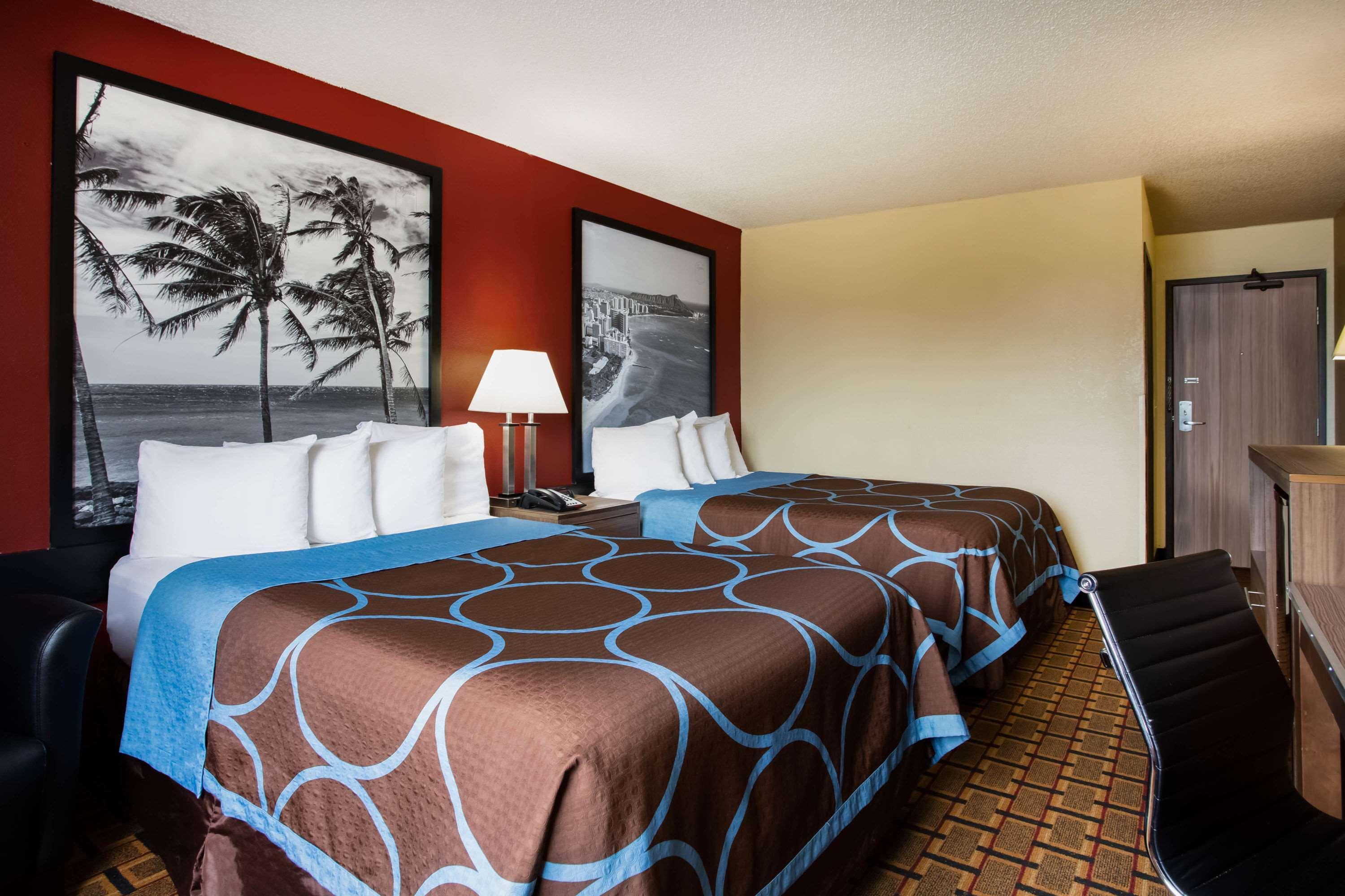 Super 8 By Wyndham Chester/richmond Area Motel 2*