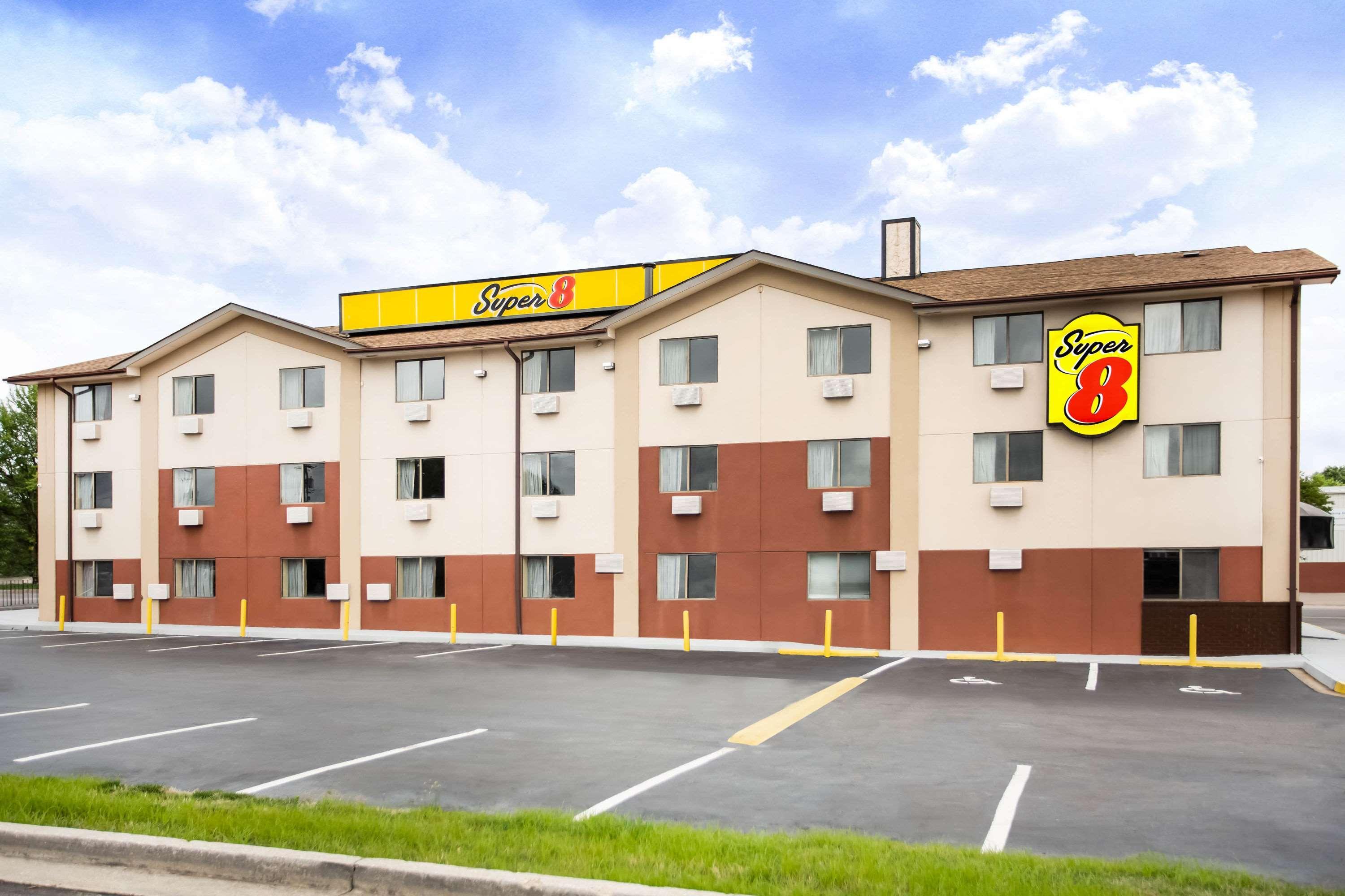 Motel Super 8 By Wyndham Chester/richmond Area 2*