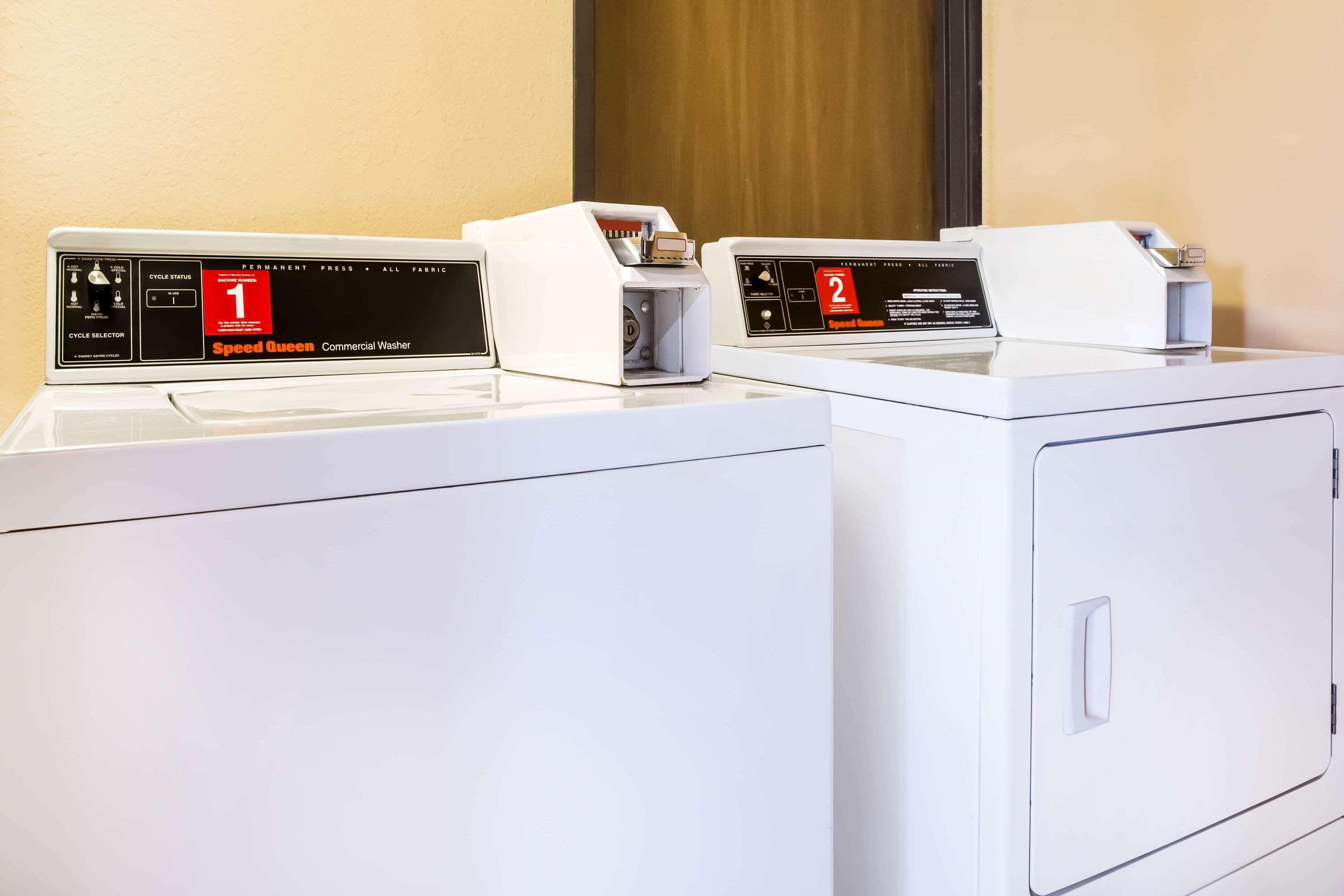 Super 8 By Wyndham Chester/richmond Area Motel 2*